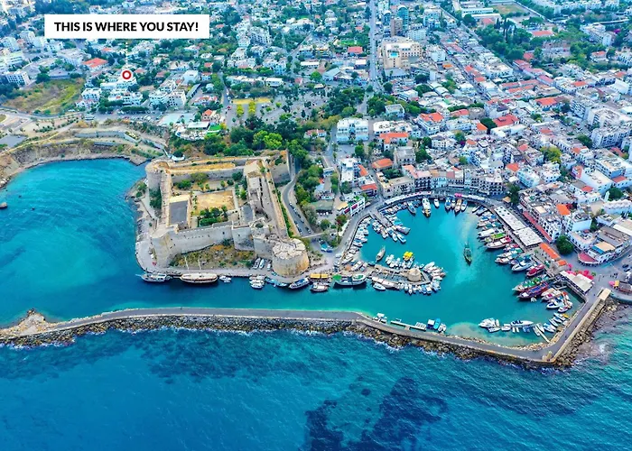 Lighthouse By Holidaykeys