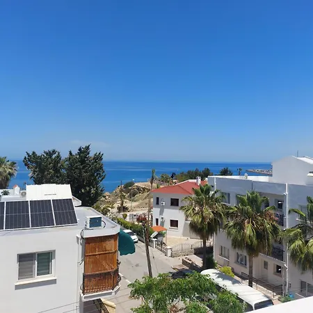 Lighthouse By Holidaykeys Кирения