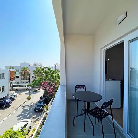 Lighthouse By Holidaykeys Кирения