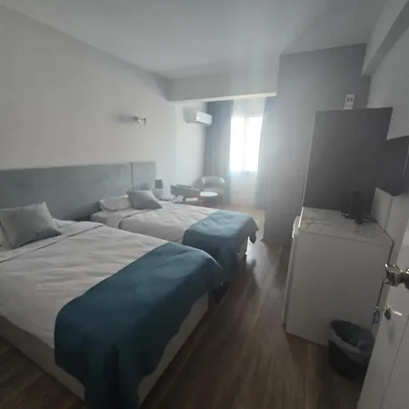 Lighthouse Otel *